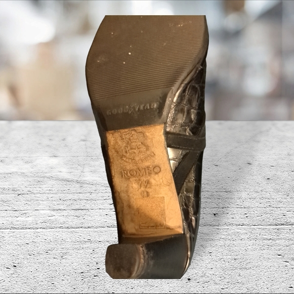 Brighton embossed mules size 7.5 - Picture 11 of 12